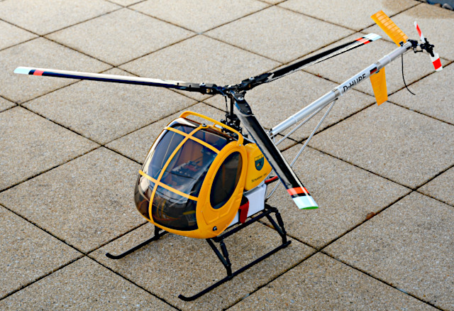 Complete helicopter, left front
